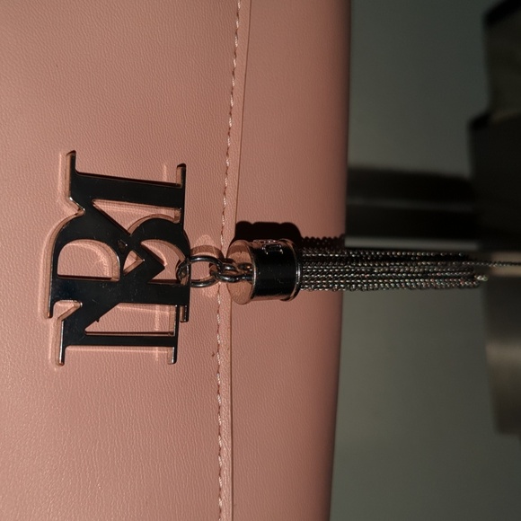 Badgley Mischka beautiful pink purse - Picture 3 of 10